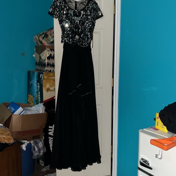 Prom Dress - Picture 2 of 4